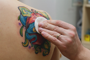 Cum să îngrijești un tatuaj în primele zile